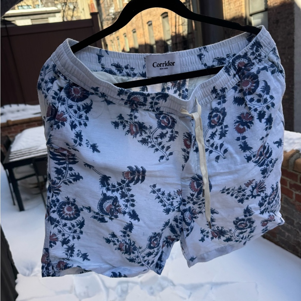 Corridor Men's Floral Hybrid Shorts - White and Blue